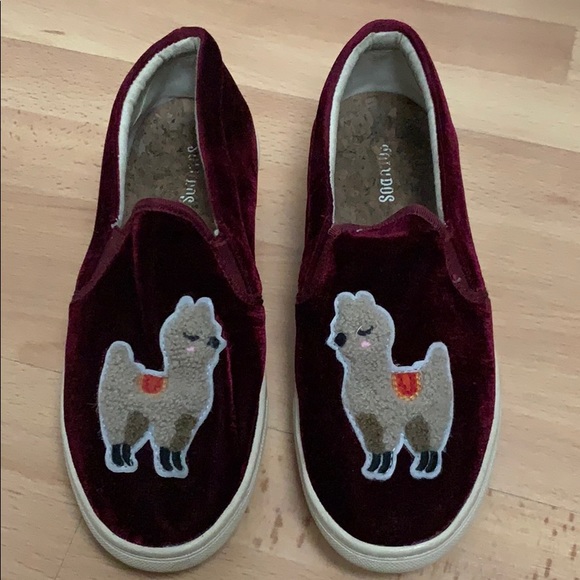 soludos llama slip on